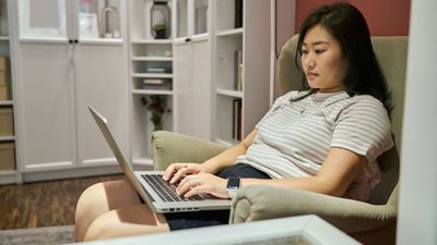 A physical therapist says the way you sit and stand might be the cause of your back pain—here’s why and how to correct it