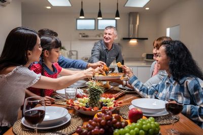8 Tips for Feeding a Large Family on a Budget