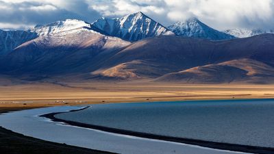 Vanishing lakes in Tibet may have triggered earthquakes by awakening faults in Earth's crust