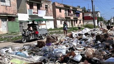 Fuel shortages leave Havana streets piled with trash