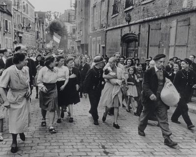 ‘He invented a style’: war chronicler Robert Capa refashioned himself and revolutionised photography
