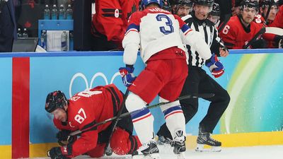 Sidney Crosby Exits Canada’s Game vs. Czechia With Apparent Leg Injury