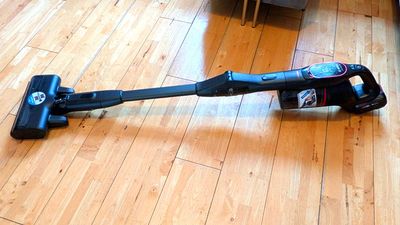I tried the new Bosch cordless stick vacuum, which is a real powerhouse, but heavy — 3 things I liked and 1 I didn’t
