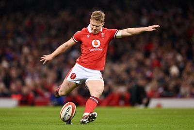 Sam Costelow gets fly half chance as Wales include debutant for Scotland clash
