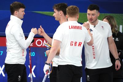 GB men’s curlers scrape into semi-finals to keep hopes of glory alive