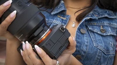 This odd new camera accessory lets photographers and videographers control a lens from a smartphone for focus tricks