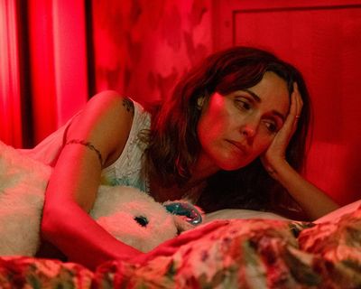 If I Had Legs I’d Kick You review – Rose Byrne is tremendous as therapist in meltdown in pitch-black horror-comedy