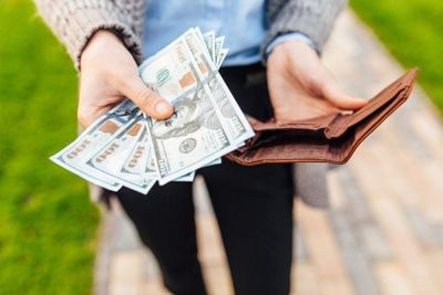 Why Experts Say You Should Think Twice Before Loaning Money to Loved Ones