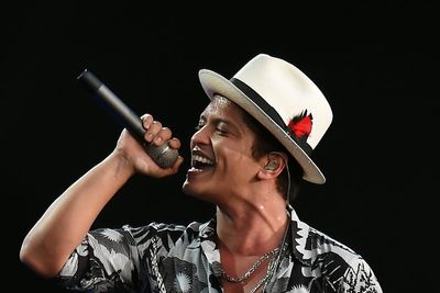 APT by Bruno Mars and Rose named best-selling song of last year