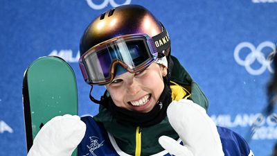 Aussie star, 16, soars into Olympic ski halfpipe final
