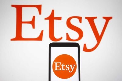 Etsy Stock Breaks Above Its 20-Day Moving Average on Depop Sale. Does That Make ETSY a Buy Here?