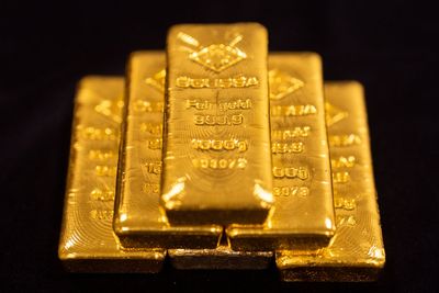 Anonymous donor gives Japanese city £2.7m in gold bars to repair water system