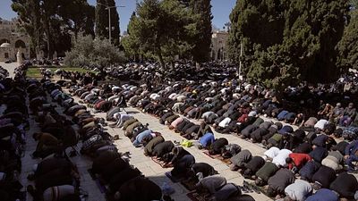 First Friday of Ramadan sees mass prayers at al Aqsa and shattered Gaza