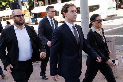 Mark Zuckerberg’s entourage threatened with contempt for wearing Meta AI glasses into a no-recording courtroom