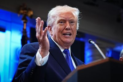 Furious Trump signs global 10% duty after supreme court issues tariff blow