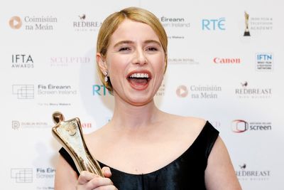 It’s an honour to come home, says emotional Jessie Buckley as she picks up award