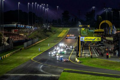 Supercars Sydney: De Pasquale dominates night race