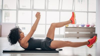 I’m a personal trainer and these are the 5 exercises I ask every client to master first for full body strength