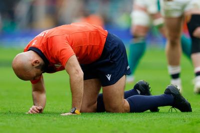 England v Ireland referee forced off injured in crunch Six Nations clash
