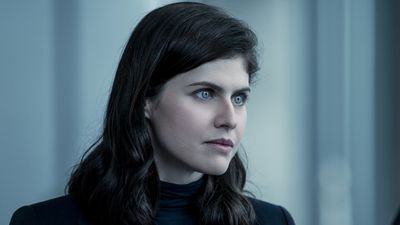 Alexandra Daddario Is Back On The Market, Folks
