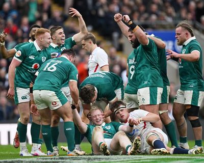 Record-breaking Ireland humble woeful England in Twickenham demolition job