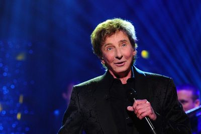 Barry Manilow reschedules more concerts to recover from cancer surgery