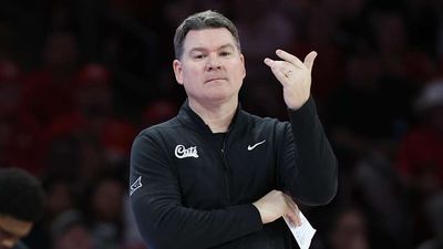 Tommy Lloyd Calls Houston’s Kelvin Sampson a ‘Benchmark’ After Arizona’s Statement Win