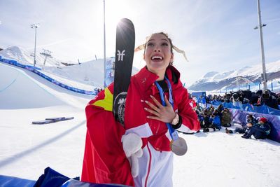 Gu soars to defend her Olympic halfpipe title, making it 6 medals in career, in photos