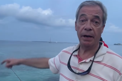 Ex-defence secretary accuses Nigel Farage of ‘performing Maga stunt’ with failed Chagos ‘aid mission’