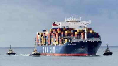 Minister heads to US for talks as tariff hike looms