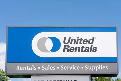 Are Wall Street Analysts Bullish on United Rentals Stock?