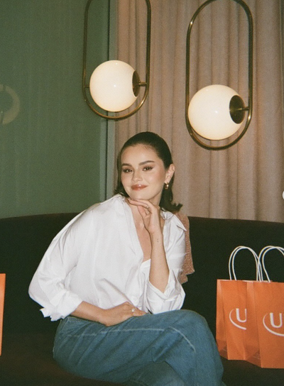 Selena Gomez Shakes Up 2026 Denim Trends With a Wide-Leg Comeback in Celebrity Street Style