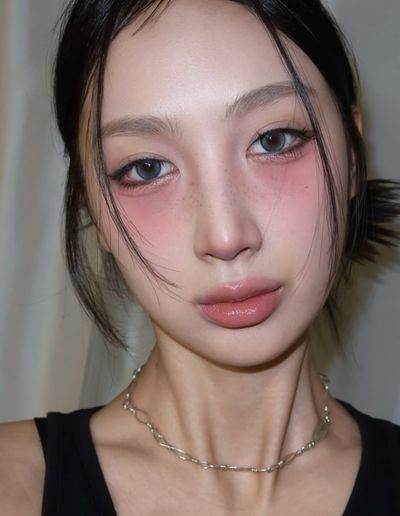 'Sleepy Girl' Makeup Takes Over New York Fashion Week Makeup Trends as the New Fresh Face Look