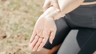 Neuropathy Symptoms Explained: Causes of Nerve Damage and Treatment Options