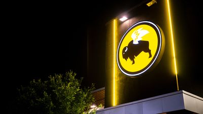 Customer attempts to ‘hit the lottery’ by drowning Buffalo Wild Wing’s ‘boneless wings’ in an existential crisis