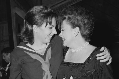 Liza Minnelli says ‘fuming’ mom Judy Garland tried to kick her offstage during joint performance