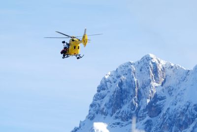 Lindsey Vonn thanks doctor who ‘saved my leg from being amputated’ after crash