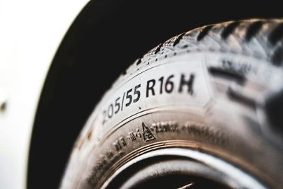 6 Mistakes Every Driver Makes When Tires Lose Pressure