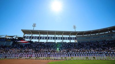 Yankees' Huge Spring Training Roster Makes for Amusing Photo During National Anthem