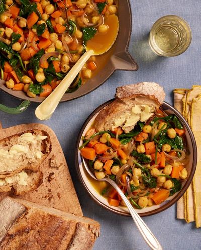 José Pizarro’s recipe for roast carrot, saffron and chickpea stew with spinach