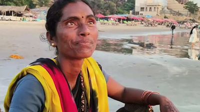 Goa’s multilingual beach vendor inspires tourists, stuns them by switching between Swedish, French and more