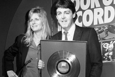 Stella McCartney recalls hurtful bullying of mum Linda