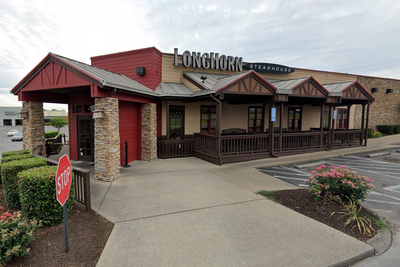 Falling antlers caused ‘severe’ injuries to couple dining at LongHorn Steakhouse, lawsuit says