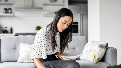 8 Middle-Class Habits That Quietly Build Wealth Without Sacrifice