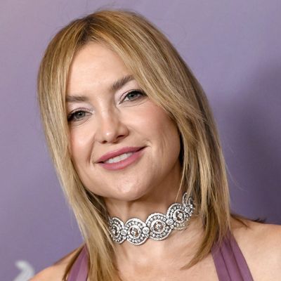 Kate Hudson's Cherry Red Manicure Is Giving Me an Early Taste of Summer
