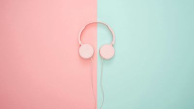 An influencer claims ‘headphones are making you gay’ because of, well, a misquoted scientific study