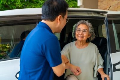 Chronic Hip Pain After 60? Doctors Say It May Signal Something Bigger