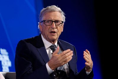 Bill Gates apologizes to foundation staff for Jeffrey Epstein ties