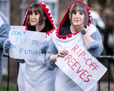 Student loan crisis in England and Wales is a scam against graduates, MPs say