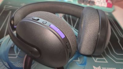 The Logitech G325 headset is as light as a cloud, and my migraine-having butt has never been happier
